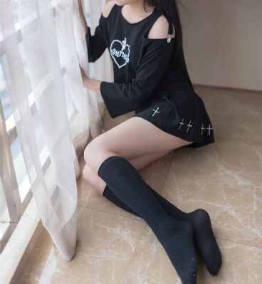 和美女在床上_在线观看视频