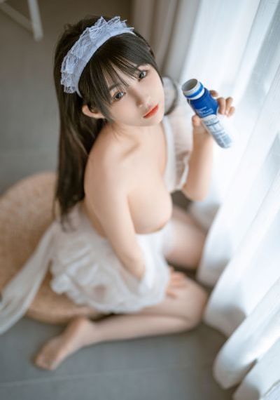 他掀开裙子舌头进去添摸电影_4K电影免费在线